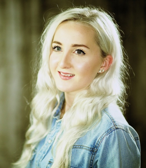 Photo of Holly Jackson